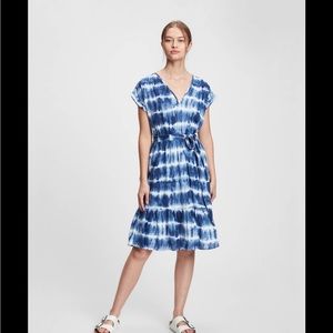Gap Womens Size Small Short Sleeve V Neck gauze  Belted Tie Dye Dress